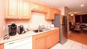Coffee/tea maker, fridge, microwave, oven - Steps to Settlers Green | 3BR, 2 Bath, Sleeps 8 | Central AC + Fireplace (North Conway)