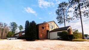 Exterior - Steps to Settlers Green | 3BR, 2 Bath, Sleeps 8 | Central AC + Fireplace (North Conway)
