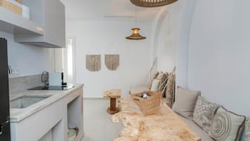 Grand Apartment, Sea View | Living area