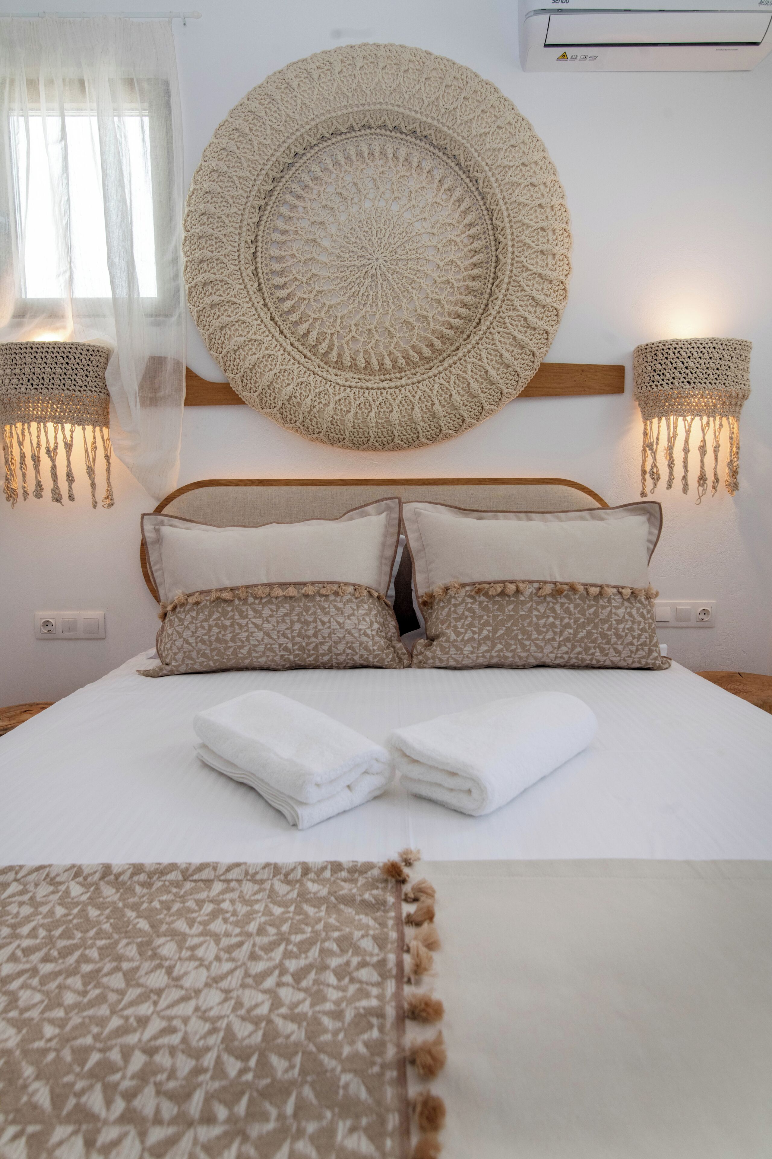 House, 1 Queen Bed | Iron/ironing board, free WiFi