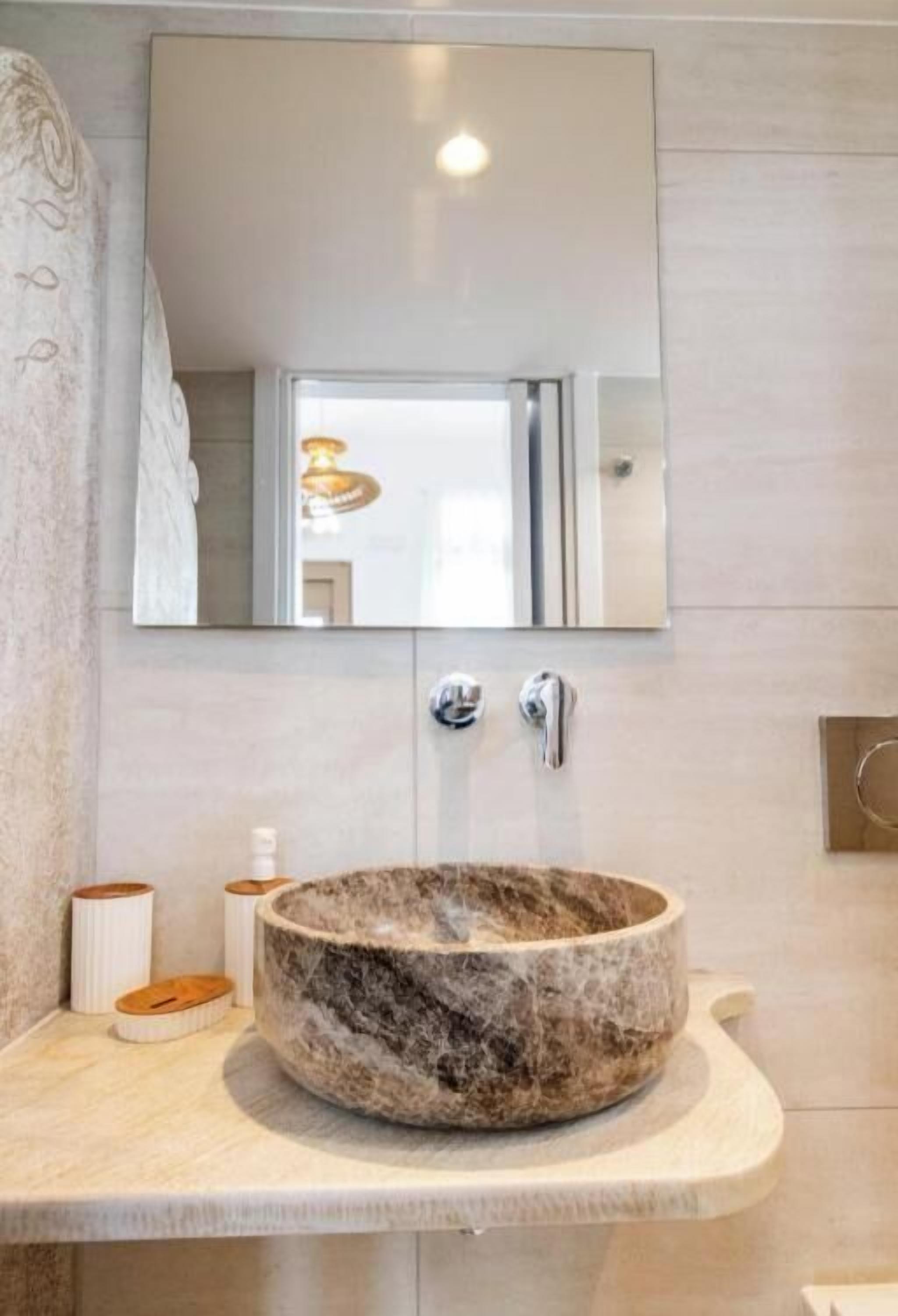 House, 1 Queen Bed | Bathroom