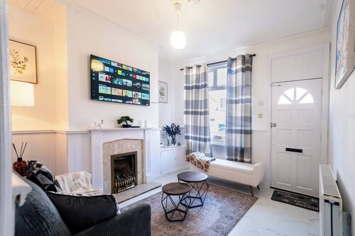 Stylish 2bdr 10m to City Centre Free Parking