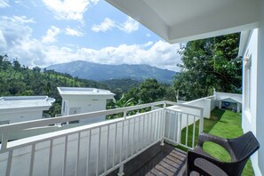 Property grounds - The Fog Munnar Resorts and Spa (Devikolam)