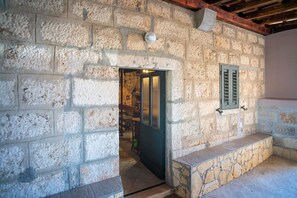 Interior - Charming Holiday Apartment in the Heart of Postup Vineyards – Spectacular Sea Views! (Orebić)