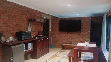 House, 1 Bedroom, Patio, Pool View | Interior