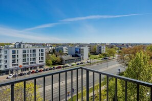 Property grounds - Elegant Apartment | Parking, Balcony, Air Conditioning (Warszawa)