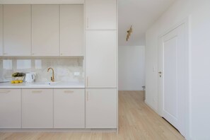 Interior - Elegant Apartment | Parking, Balcony, Air Conditioning (Warszawa)