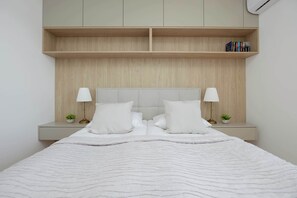 2 habitaciones, tabla de planchar con plancha, cuna de viaje y wifi 