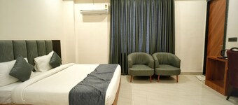 HOTEL HIGHWAY QUEEN