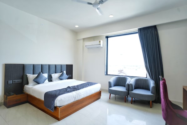 Habitación doble superior, vista al jardín | Escritorio, espacio para trabajar con laptop y wifi gratis