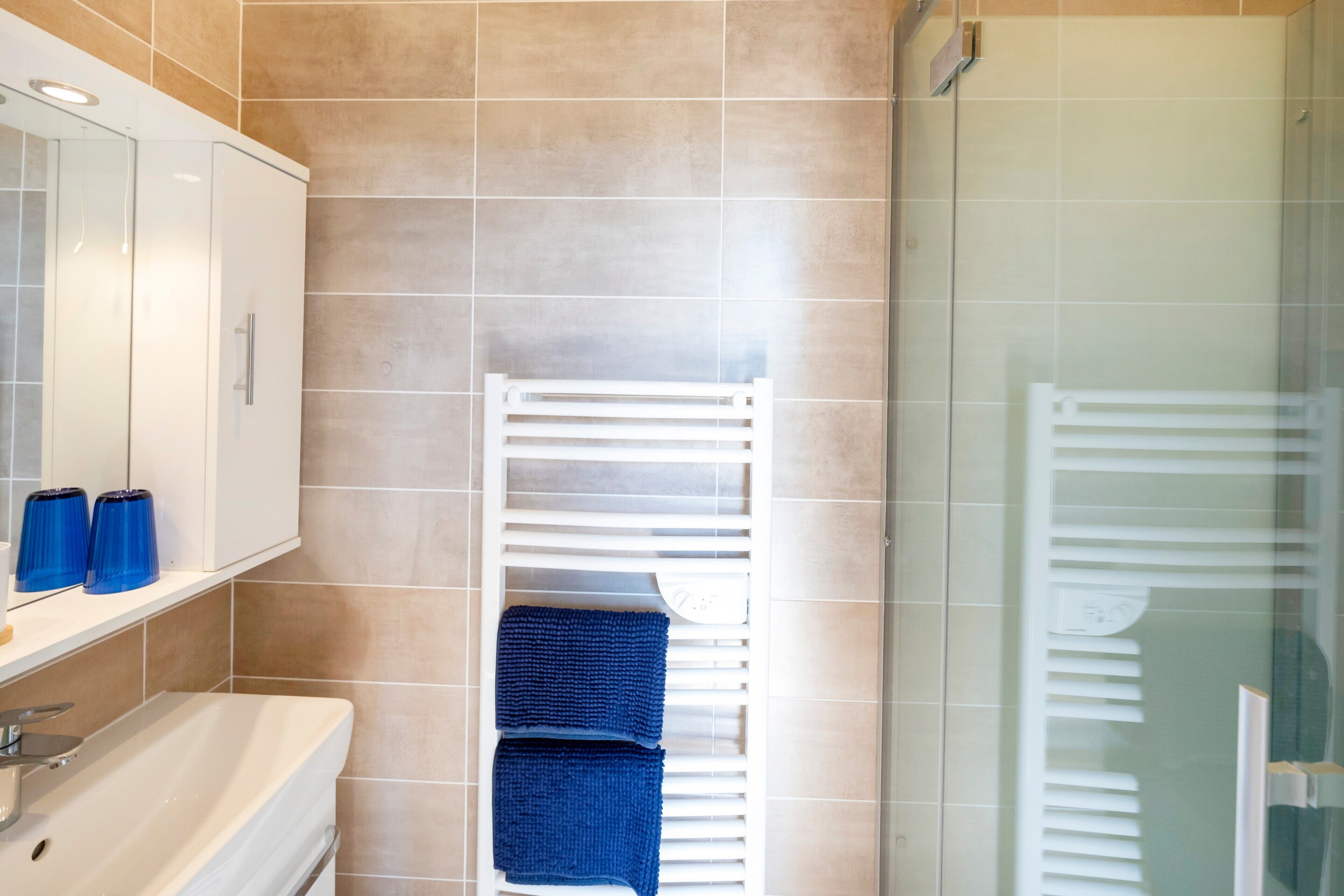Douche, serviettes fournies