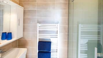 Douche, serviettes fournies