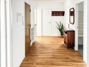 Apartamento, balcón | Interior