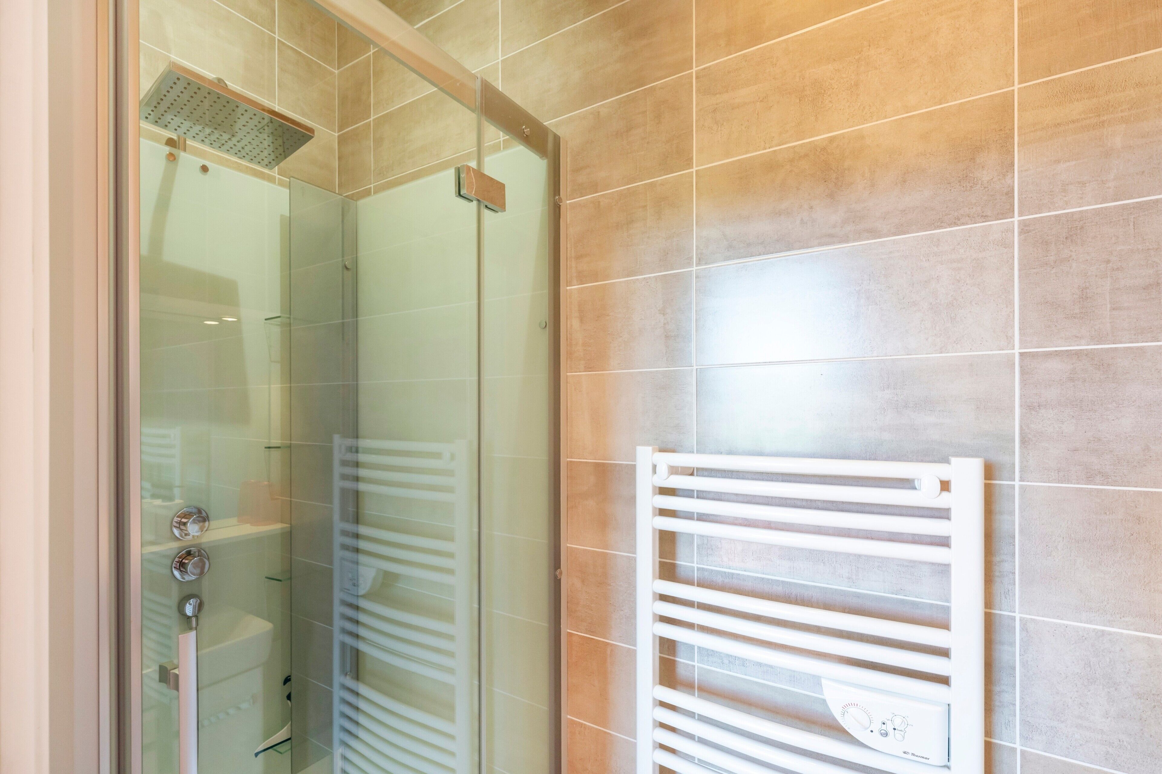 Douche, serviettes fournies
