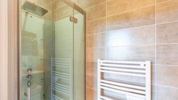 Douche, serviettes fournies