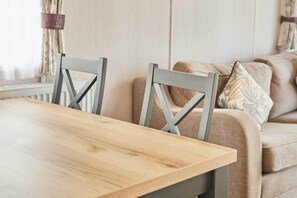 TV, offices - Host & Stay | Tommy's Lodge (Felton)
