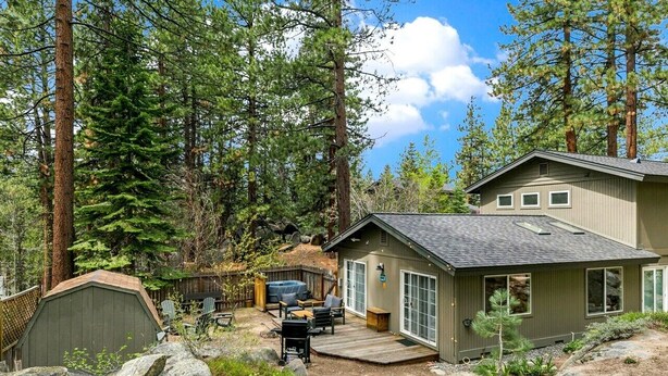A cabin with a deck, surrounded by tall trees and a clear sky. - The “Pine Tree Cabin”. Hot Tub, 4Br, 2 Ba, A/C, Near beaches, casinos, skiing (Stateline)
