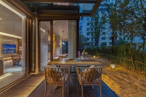 Outdoor dining - Zhangjiajie101Courtyard (Zhangjiajie)