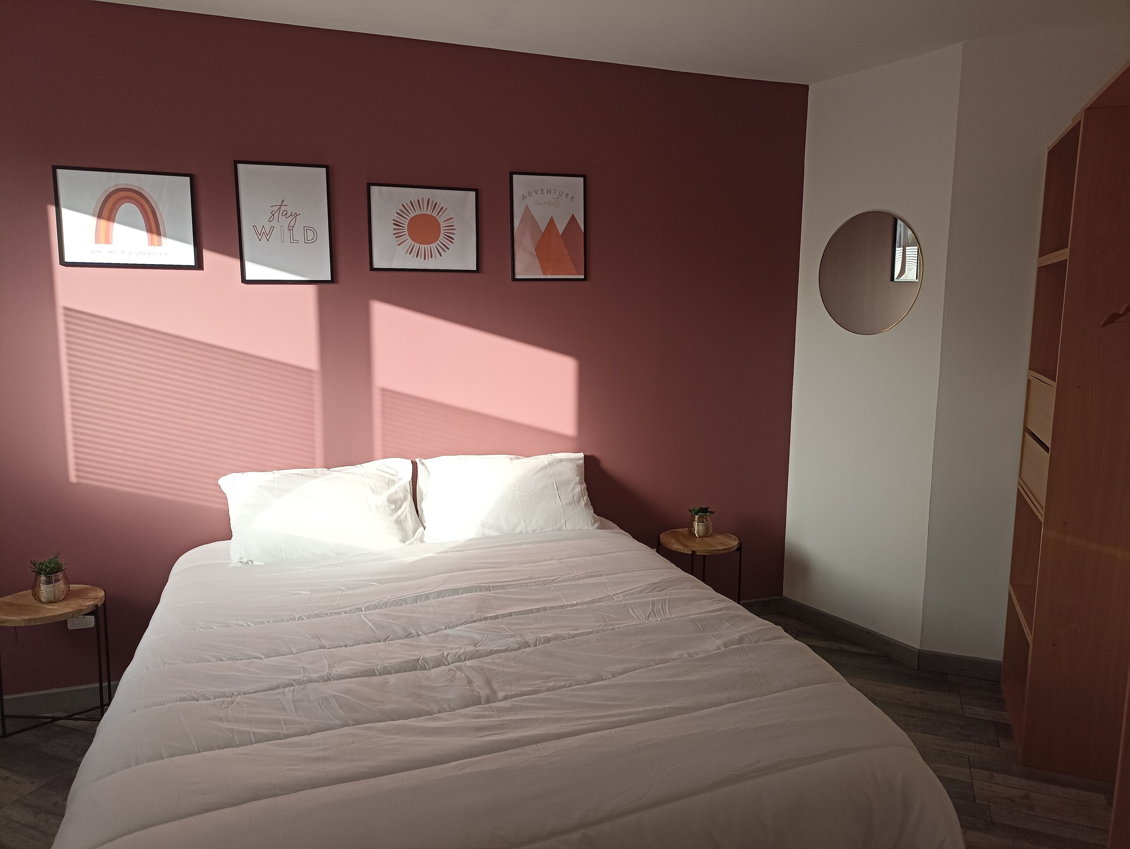 2 bedrooms, iron/ironing board, internet, bed sheets