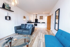 Living area - City Suites by Guestz (Chester)