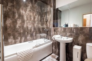 Bathroom - City Suites by Guestz (Chester)