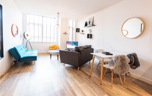 Living area - City Suites by Guestz (Chester)