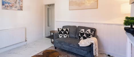 Shared Dormitory, 1 Bedroom | Living area