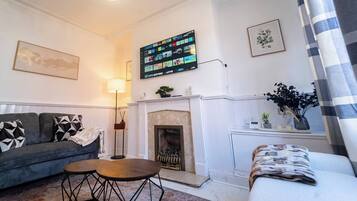 Shared Dormitory, 1 Bedroom | Living area