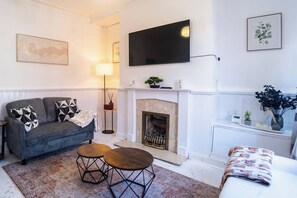 Shared Dormitory, 1 Bedroom | Living area