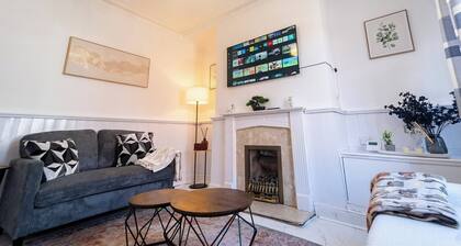 Room-comfy One-bdr in a Manchester House