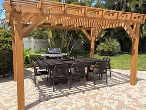 Outdoor dining - The Bonita Bungalow - Magical Oasis West of 41! (Bonita Springs)