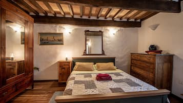 1 dormitorio, tabla de planchar con plancha, wifi y ropa de cama