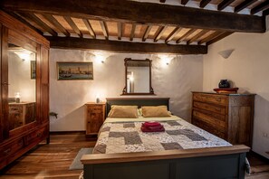 1 slaapkamer, een strijkplank/strijkijzer, wifi, beddengoed