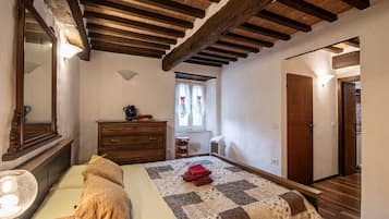 1 habitación, tabla de planchar con plancha, wifi y ropa de cama