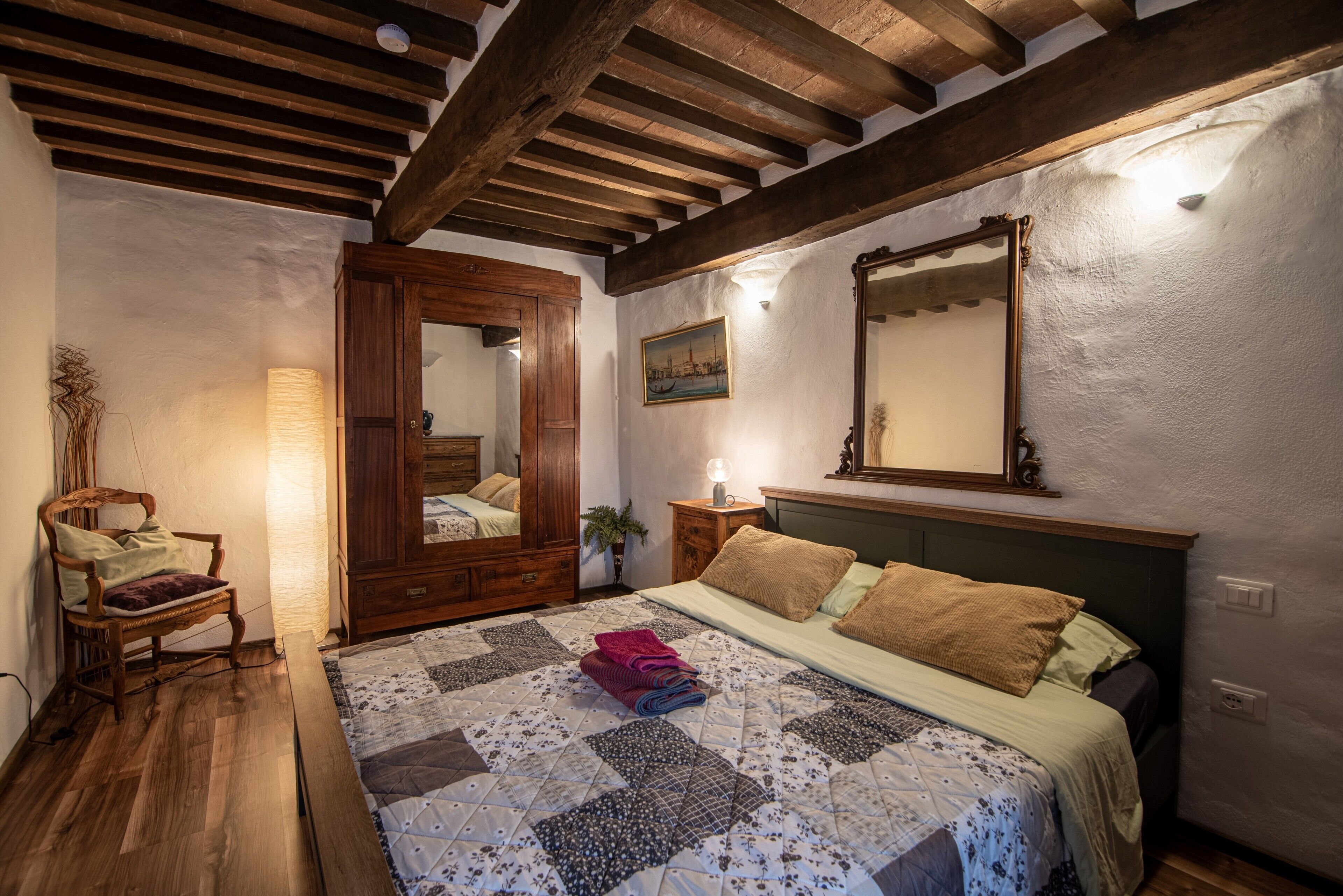 1 habitación, tabla de planchar con plancha, wifi y ropa de cama 
