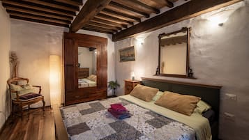1 habitación, tabla de planchar con plancha, wifi y ropa de cama