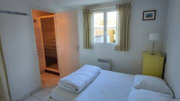3 bedrooms, WiFi, bed sheets