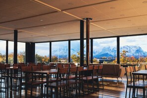 Dining - Geikie Lodge (Torres del Paine)