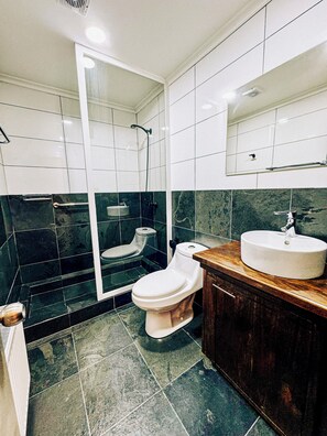 Bathroom - Refugio Pampa (Chile)