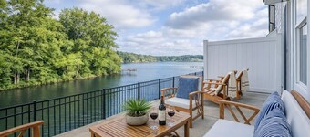 Lakefront Condo l Lake Greenwood l Walk to Dining & Docks l Private Boat Slip
