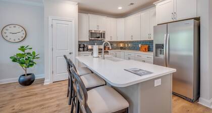 Lakefront Condo l Lake Greenwood l Walk to Dining & Docks l Private Boat Slip