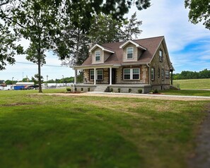 Exterior - Spacious 3 Bedroom Home In Lebanon Ready To Embrace Your Relaxing Getaway (Lebanon)