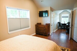 3 bedrooms, iron/ironing board, WiFi, bed sheets - Spacious 3 Bedroom Home In Lebanon Ready To Embrace Your Relaxing Getaway (Lebanon)