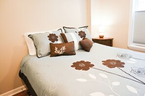 3 habitaciones, tabla de planchar con plancha, wifi y ropa de cama 