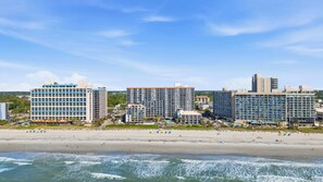 On the beach - Ocean Wink at Grande Cayman Resort w Lazy River (Myrtle Beach)