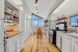 Private kitchen - Endless water views of the bay and walk to the ocean!! (Quogue)
