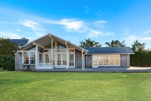 Exterior - Endless water views of the bay and walk to the ocean!! (Quogue)