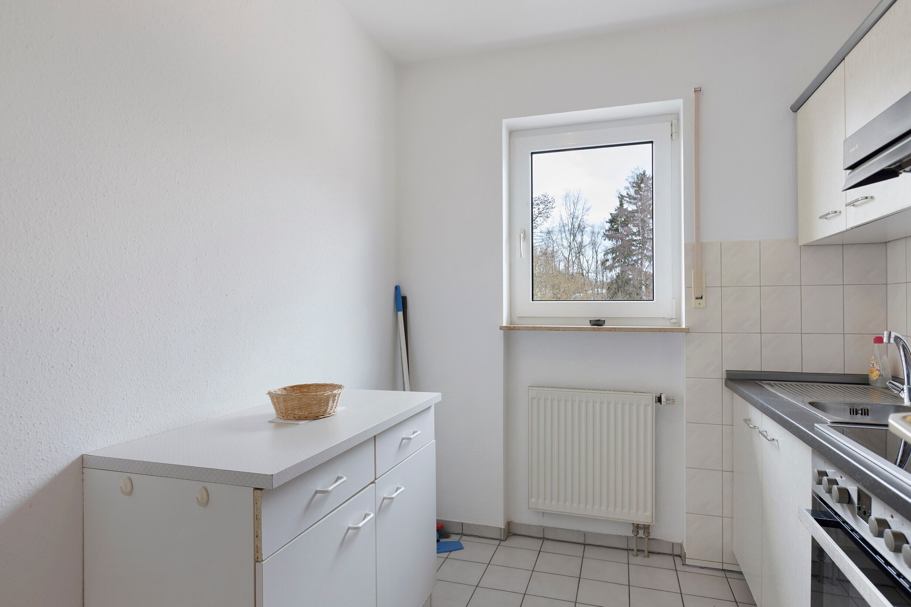 Køleskab, ovn, kogeplade, kaffe-/temaskine