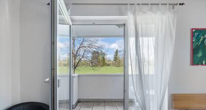 Apartment 44 with DreiWeltenCard and Balcony – Just 2 Minutes from Solemar