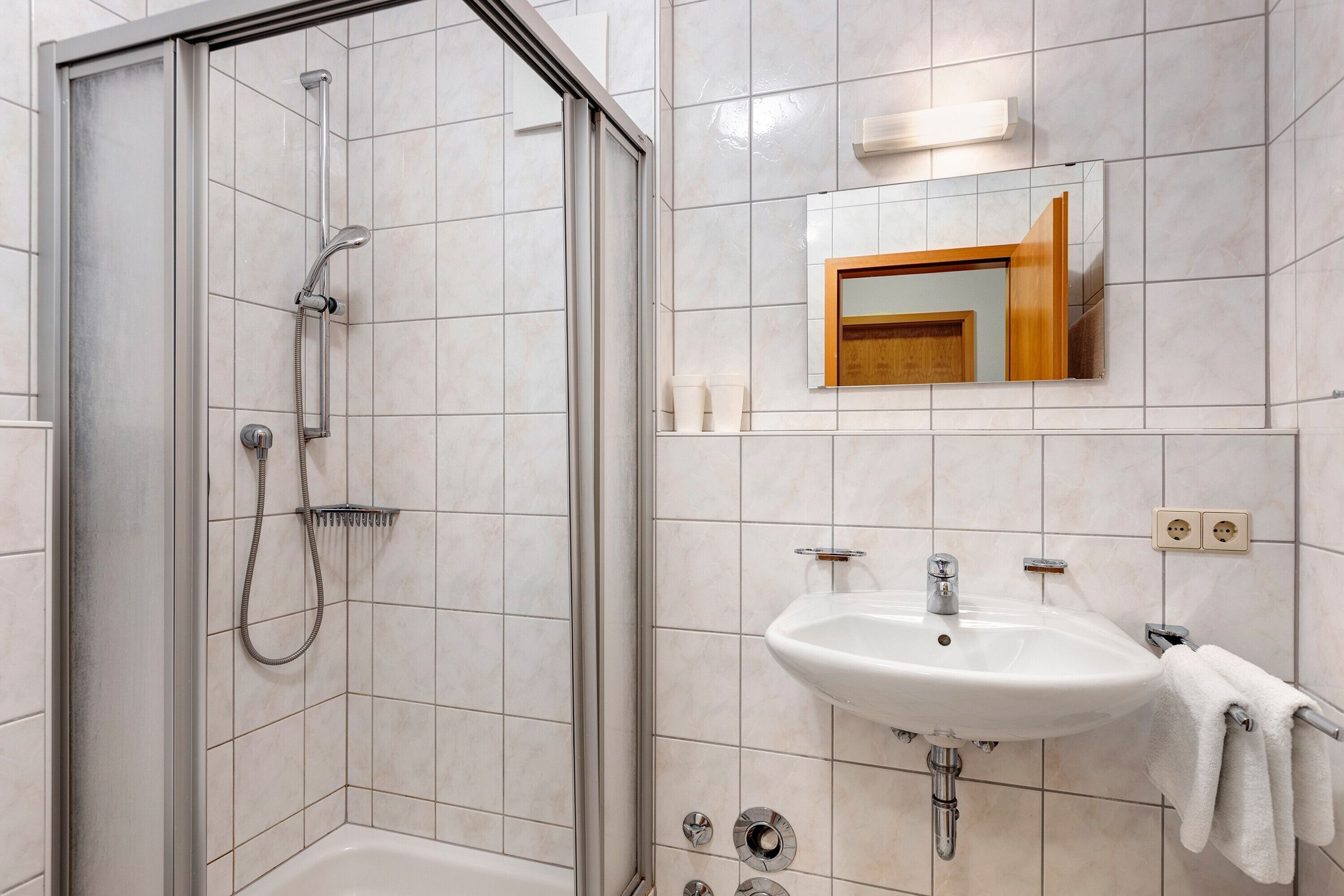 Dusche, Haartrockner, Handtücher